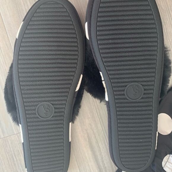 NWOT Victoria’s Secret slippers w bag size M - Picture 5 of 6